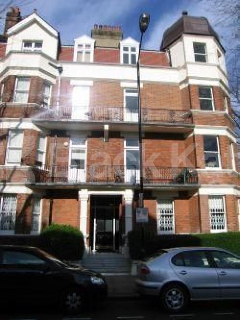 			4 Bedroom, 1 bath, 1 reception Flat			 Castellain Mansions, MAIDA VALE W9